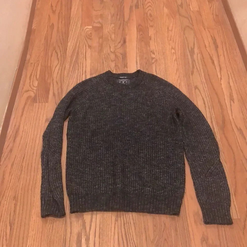 American Eagles Outfitters black and white sweater